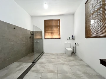 6 Bedroom House