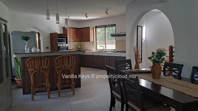 Exceptional 4-bedroom villa with pool, on long term rental in Petite Rivière Noire