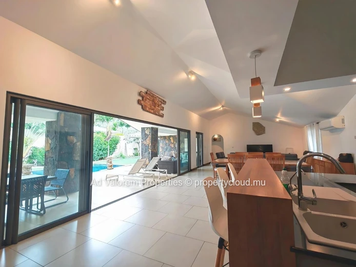 Magnifique villa 4 chambres avec piscine, jacuzzi et prestations haut de gamme – Cascavelle