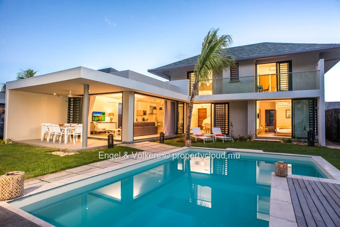 Elelgant 3-Bedroom Villa with Private Pool on the West Coast