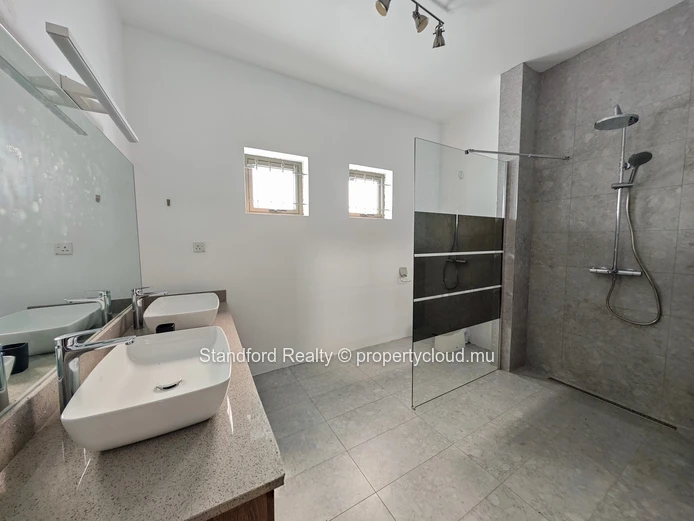 Villa Neuve de 3 Chambres à Vendre – Royal Park, Balaclava, Nord