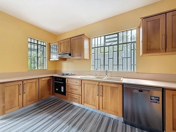 5 Bedroom House