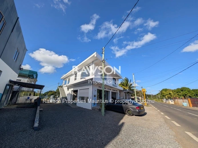 Local Commercial Stratégique Au Premier Étage | 180 M² | Bâtiment Neuf | The Vale