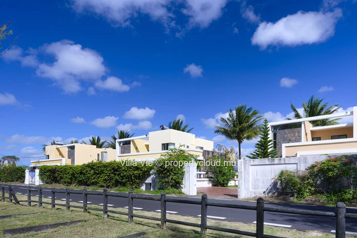 Belle Mare - Charming villa with sea and mountain views