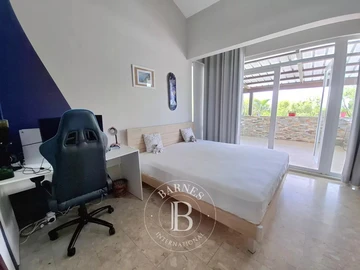 6 Bedroom House