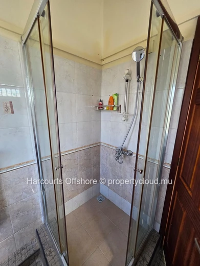Furnished 4-bed Apartment with Pool & Balcony - Calodyne