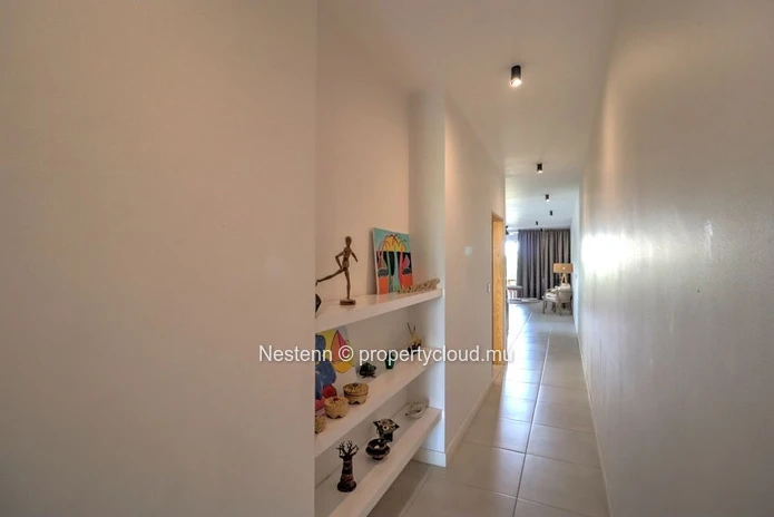 Magnificent 3-bed apartment in residence in a quiet area.