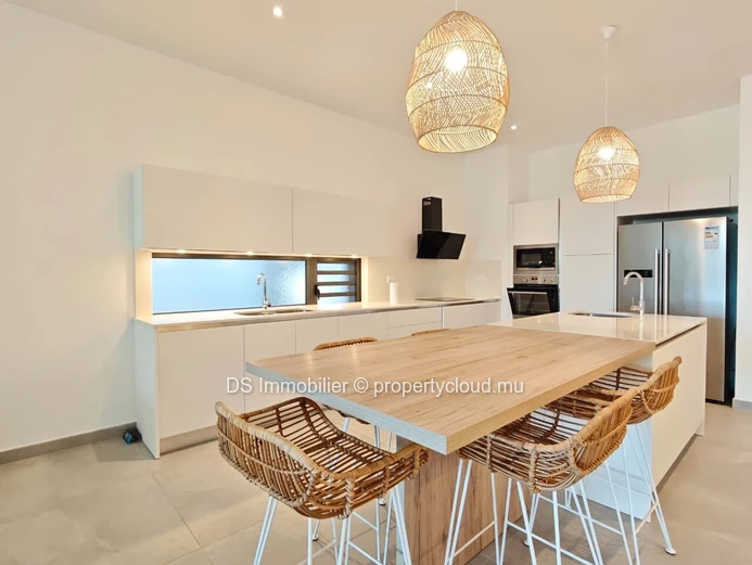 Location Prestigieuse Pieds Dans L’Eau – Résidence Privée, Pereybère, Nord