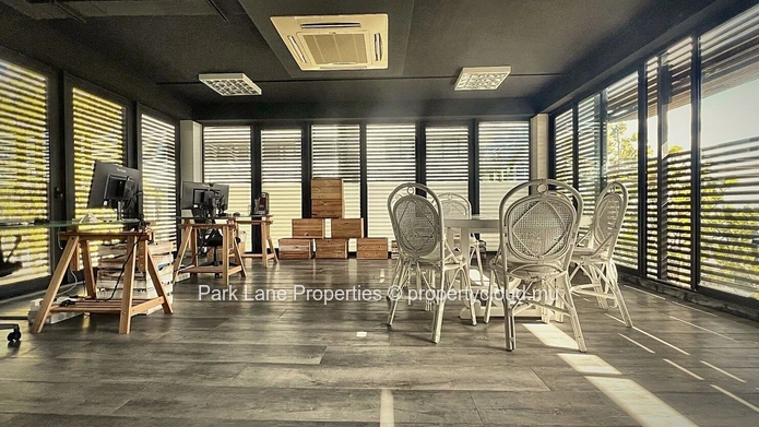 Bureau de 64 m² partiellement meublé à Ébène – Alliez prestige, accessibilité et performance