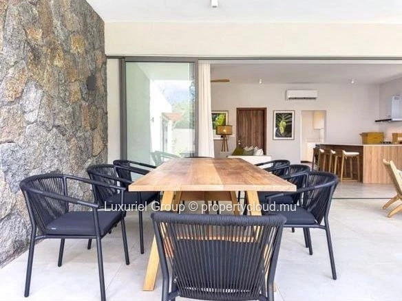 Villa de Charme avec Terrasse et Espace Extérieur Raffiné