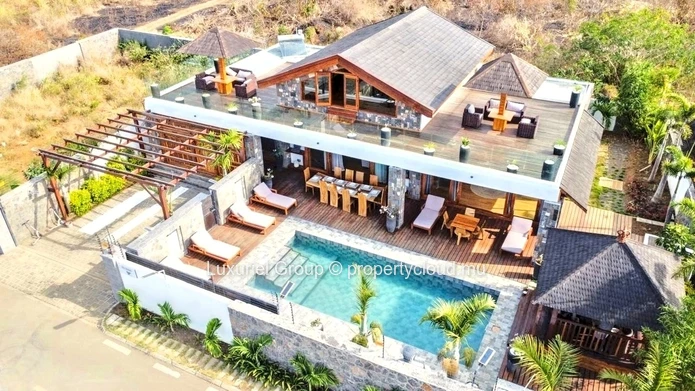 Magnifique Villa Balinaise de 4 Chambres en Suite