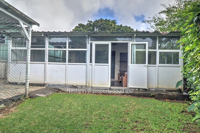Traditional house with independent studio 