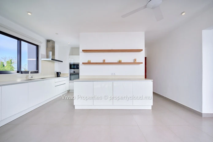 Appartement sous le G+2 scheme à vendre à Péreybère, Rivière du Rempart, 120m², 2 chambres, parking, balcon, meublé, ...