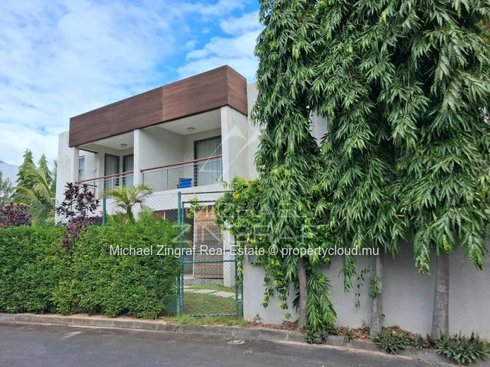 2-Bedroom Duplex with Direct Beach Access – Pereybere