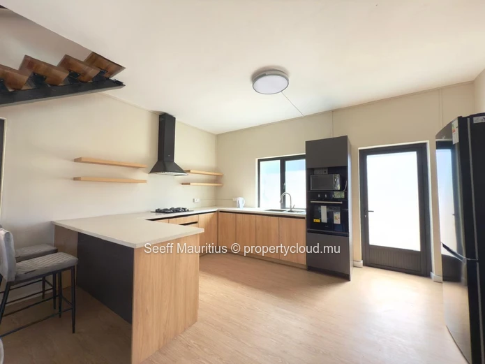 La sérénité côtière vous attend : Votre villa moderne à Calodyne