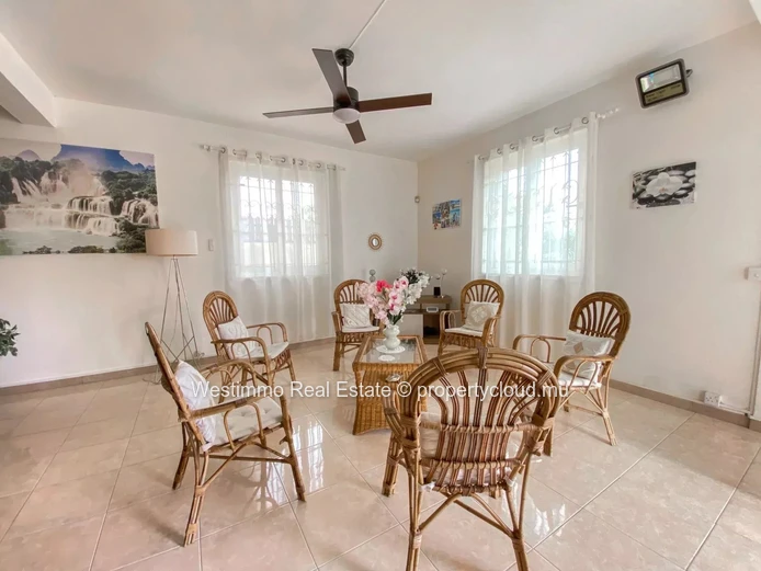 PEREYBERE - Seasonal rental 3-bedroom apartment on the ground floor of a villa