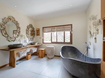 4 Bedroom Villa
