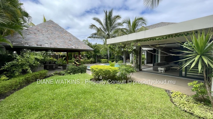 À Vendre  - Villa Spacieuse à La Preneuse