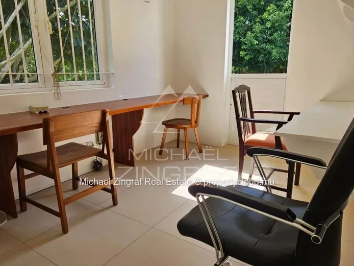 Villa d'Exception au Cœur d'un Écrin de Verdure