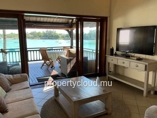 For rent – Superb 3-bedroom apartment facing the sea – Grand Baie