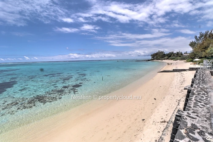 Propriété pieds dans l'eau sur un terrain de 1 224 m² avec une vue imprenable sur le lagon 