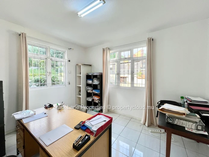 Grande Villa Familiale à Vendre à Quatre Bornes
