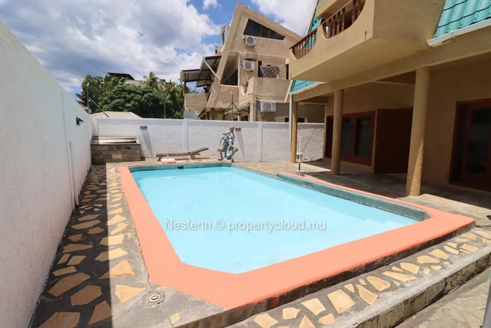 Maison à rénover proche de la plage avec fort potentiel d'investissement locatif.