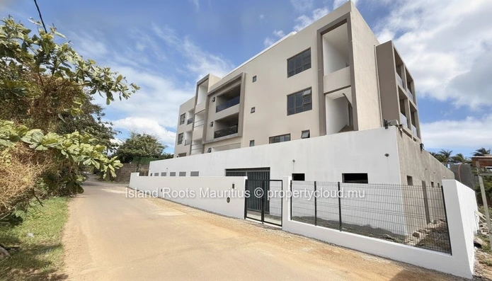 Modern Living in Péreybère – 3-Bedroom Penthouse for Sale (Sole Mandate)