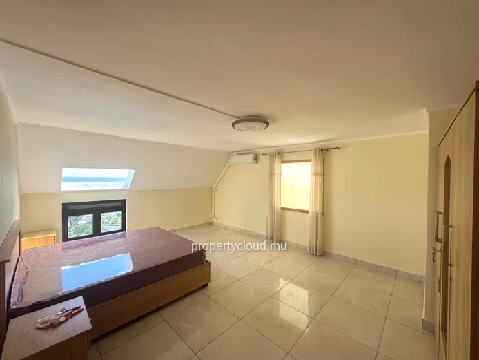 Flic en Flac for rent 4 bedroom penthouse with sea view in Flic en Flac