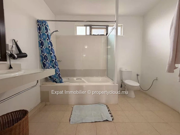 Maison familiale 5 chambres avec piscine et vue exceptionnelle – À louer à La Gaulette