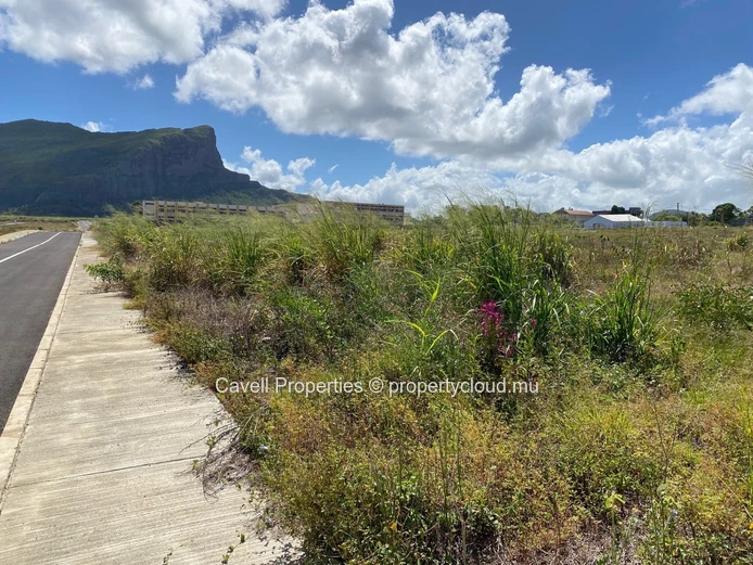 Residential/Commercial land for sale at Lotissement Le Pierrefonds, close by to Quatre Bornes, Cascavelle and Flic en...
