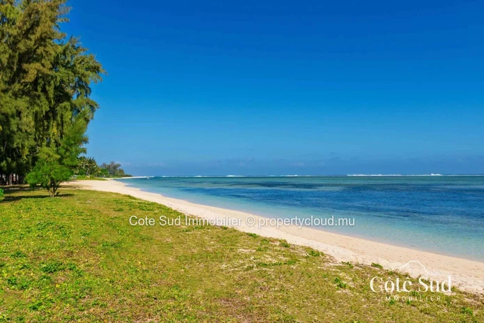 À VENDRE – 2 Bungalows pieds dans l'eau à Surinam