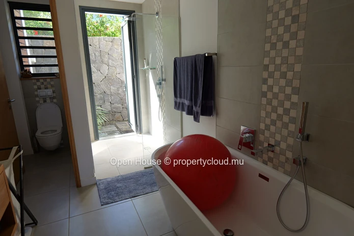 3-Bedroom PDS Villa with Private Pool for Sale in Tamarin