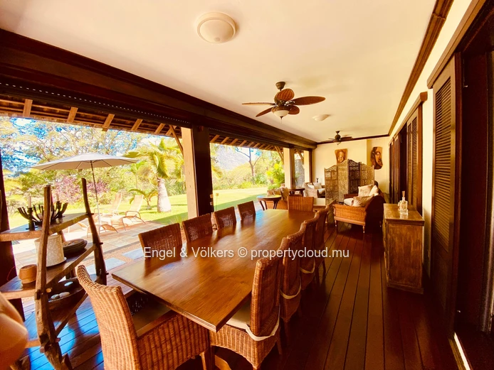 5 Bedrooms Villa on a golf Course