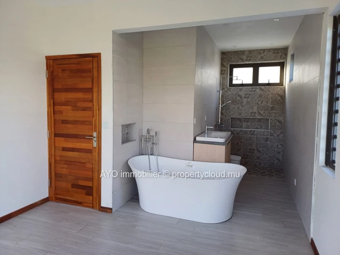 Belle maison toute neuve non meublé de 4 chambres à Forêt Daruty