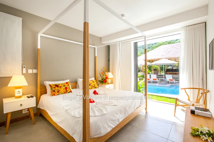 Elelgant 3-Bedroom Villa with Private Pool on the West Coast