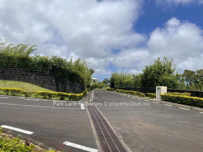 Modern luxury home under construction in exclusive gated estate – Ready by mid-february 2025