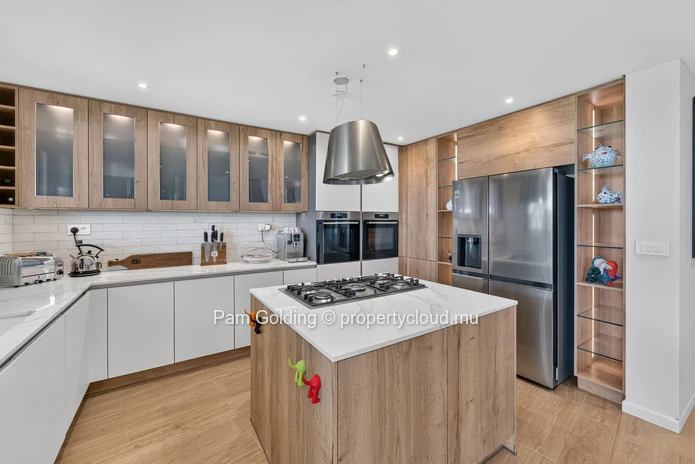 Maison de ville de 4 chambres avec piscine privée à vendre à Azuri Ocean & Golf Village, Île Maurice (Mandat exclusif)