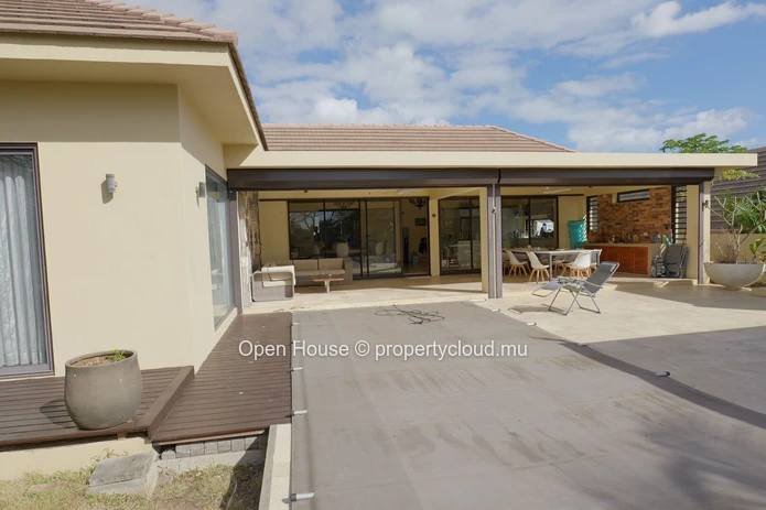 Villa de 380 m² avec piscine privée à vendre à Tamarin