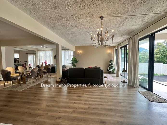 Great Opportunity! 2 Independent Houses Close To Amenities In Rose Belle – Mauritius