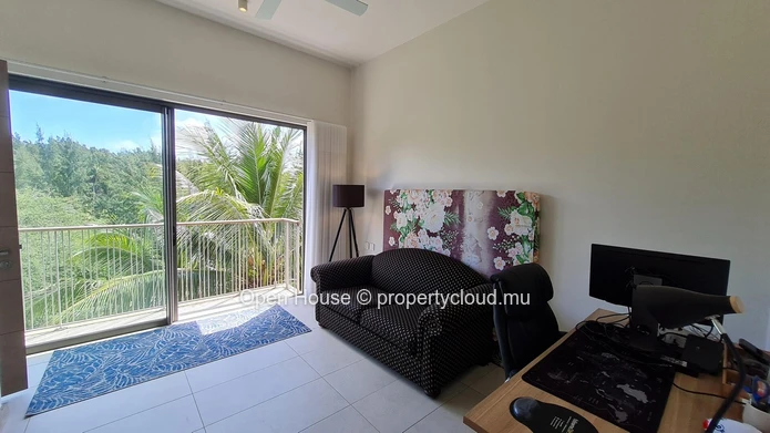 Mont Choisy Park in Grand Baie - IRS Apartment for sale 214m², 3 bedrooms, shared swimming pool, accessible to foreig...