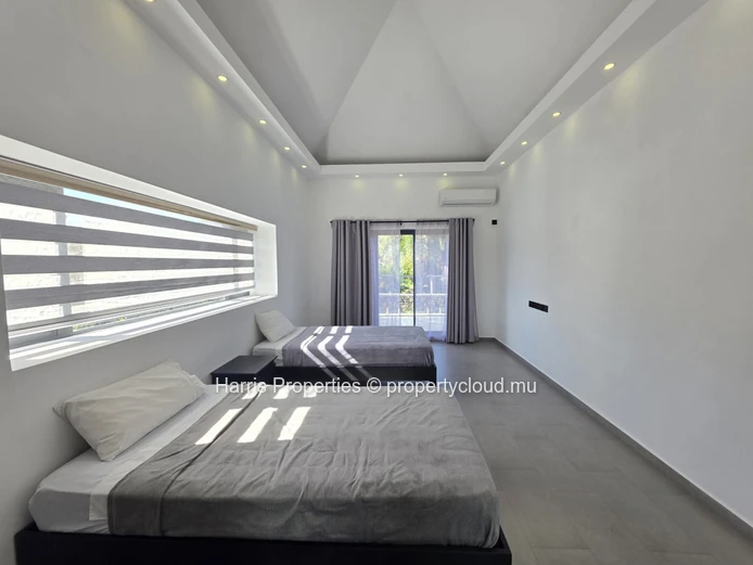Magnifique villa en duplex meublée à louer au cœur de Grand Baie