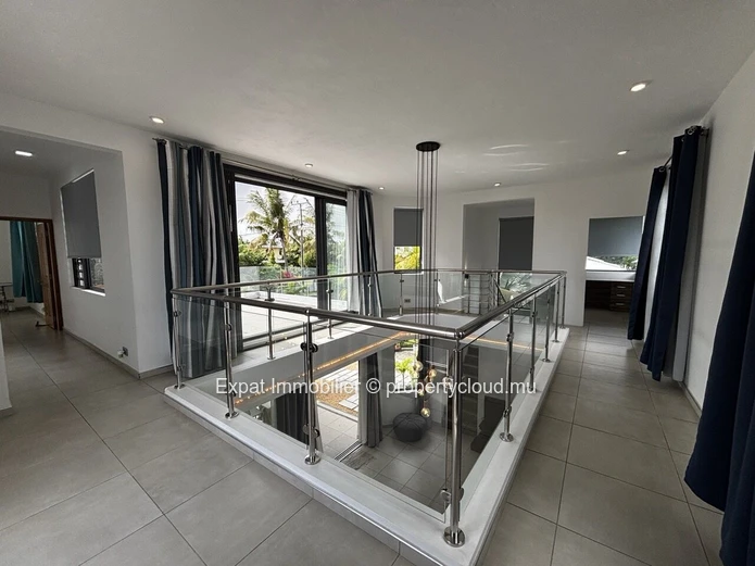 Exclusivité – Villa Contemporaine Avec Séjour Cathédrale, Jardin & Piscine – Péreybère