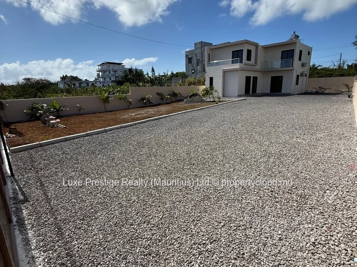 Newly Built 4-Bedroom Villa for Rent in Chemin 20 Pieds, Grand Baie | 14 Perches | Large Garden & Parking