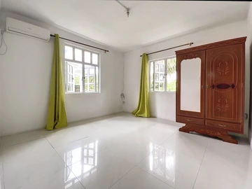 6 Bedroom House