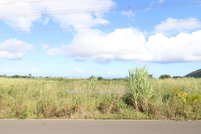 Exceptional residential plot with sea and mountain views. 