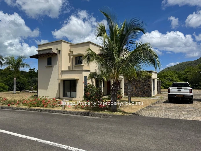 Villa d’Exception à Vendre à Tamarin – Accessible aux Étrangers