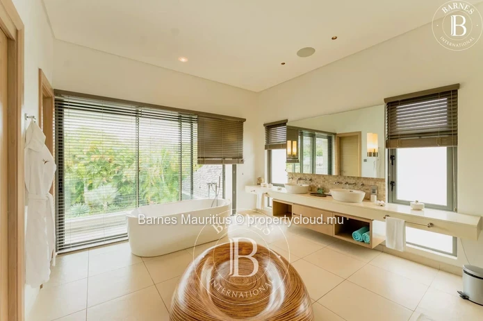 ANAHITA GOLF RESORT - Luxury 4-Bedroom Villa