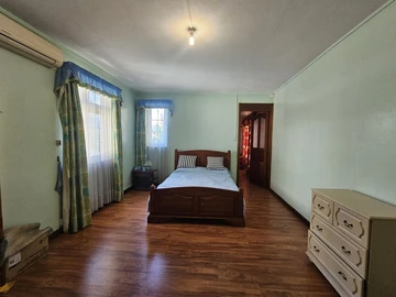6 Bedroom House