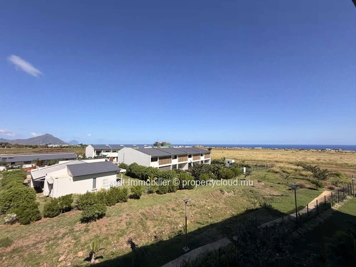 Appartement neuf 2 chambres avec grande terrasse et vue mer – À louer à Cascavelle